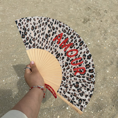 Éventail Léopard « Amour » – Accessoire Chic et Tendance